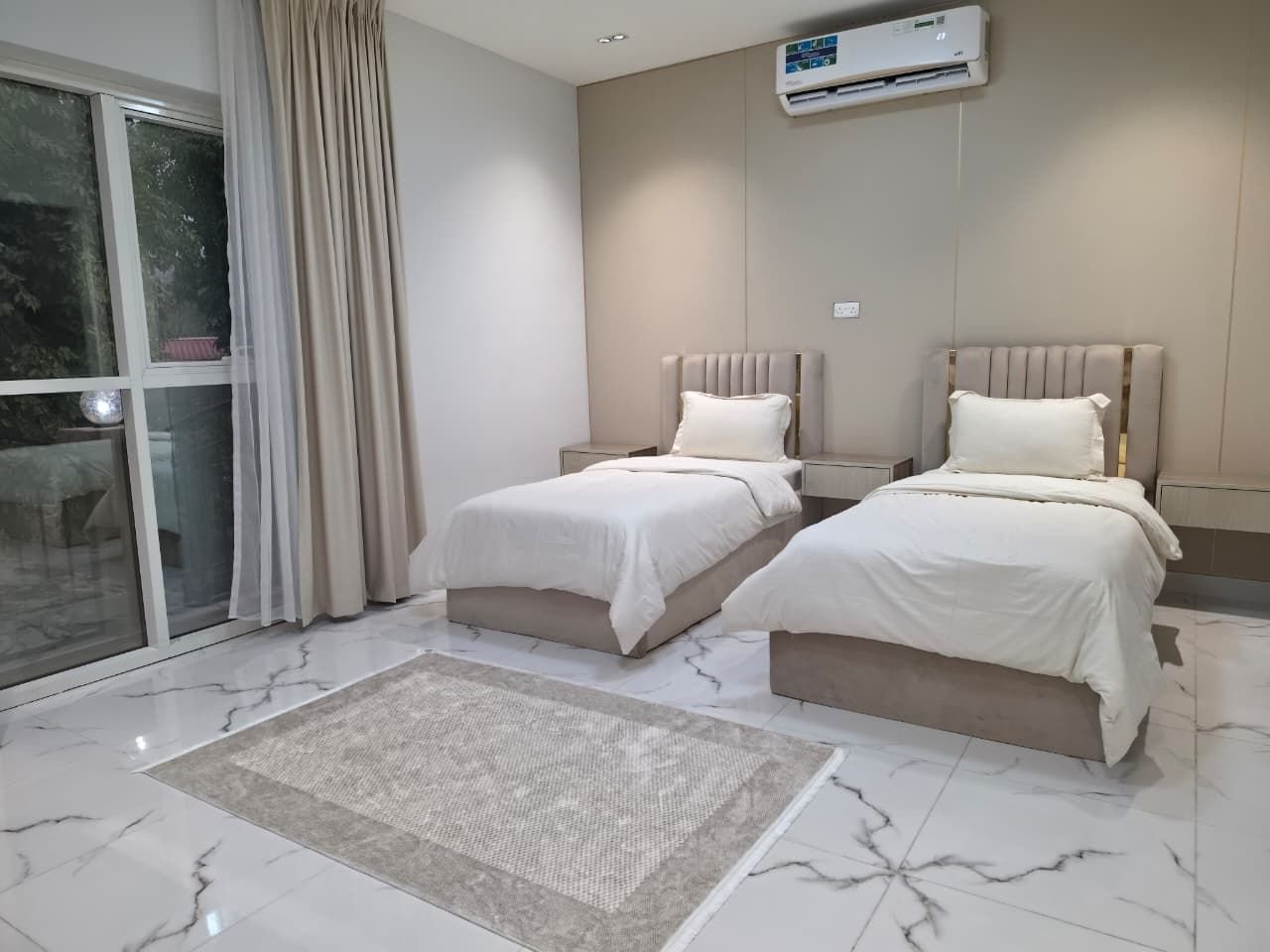 Hatta Orchard Farmhouse Modern Decor